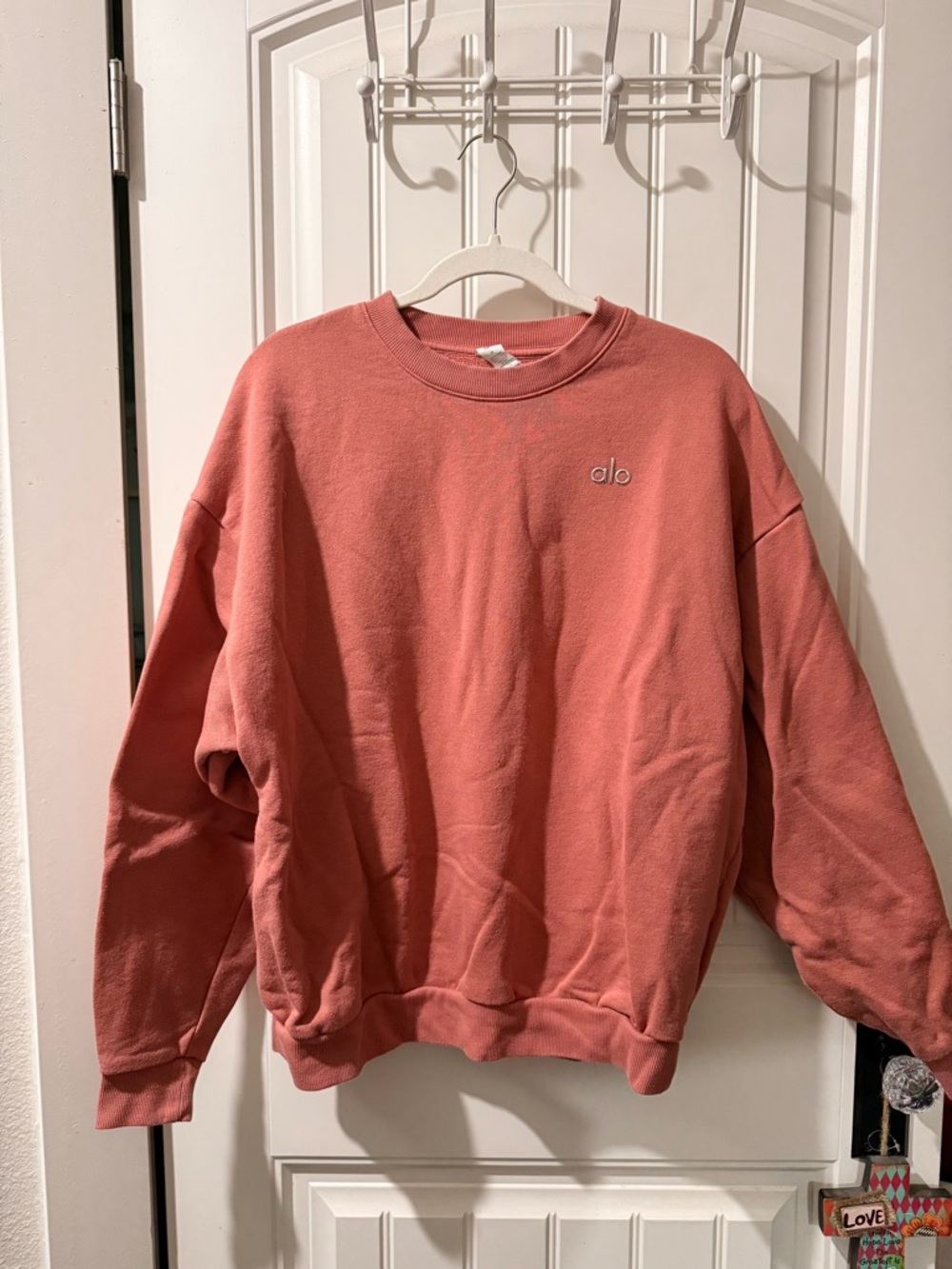 ALO Yoga Men’s Crewneck Sweatshirt in Dusty Coral